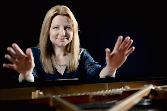 Yasmina Kraglich / Professor at the Rachmaninoff School of Music and Dance in France and former professor at the Aubervilliers-la-Courneuve Regional Conservatory / Piano online public lesson