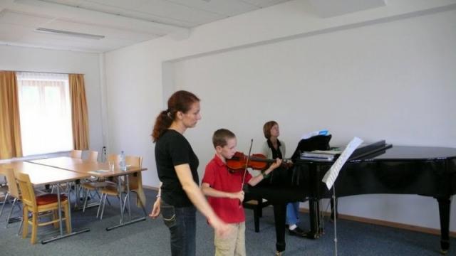 Snezana Kiss / Children's Education Specialist / Violin Lesson