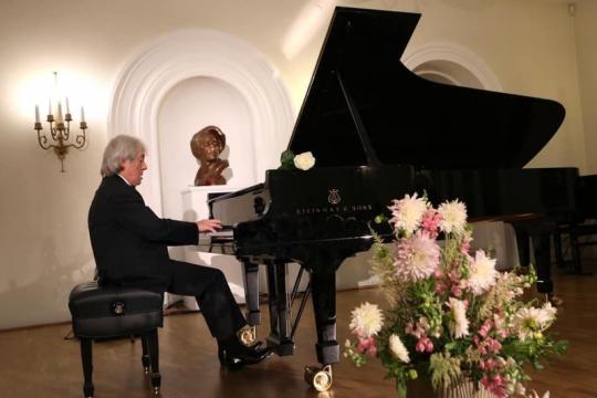  Dmitri Alexeev / Judge of International Chopin Piano Competition & Professor of Royal College of Music / Piano Online Public Lessons