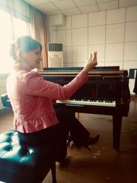 Larka Wagenhoiser / Professor, Trosingen University of Music, Germany / Piano Online Lessons