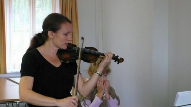 Snezana Kiss / Children's Education Specialist / Violin Lesson