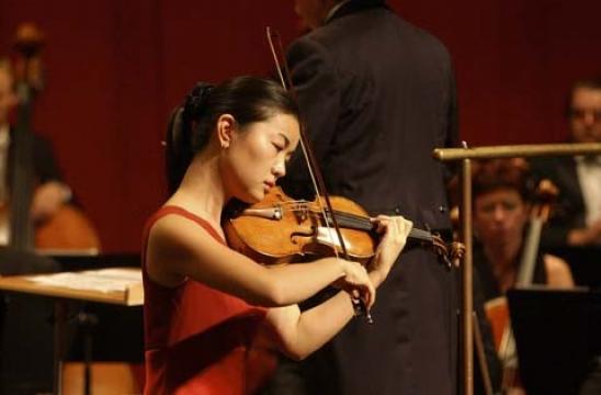 Yuka Tsuboi / Zurich University of the Arts Zakhar Bron Former Assistant / Violin Lesson