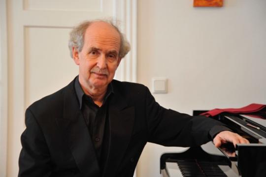 Adrian Cox / Professor of Amadeus International School & Former Professor of University of Music and Performing Arts Vienna / Piano Lessons