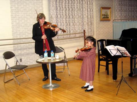 Barbara Stanzelite / Children's Education Instructions Author / Violin Lesson