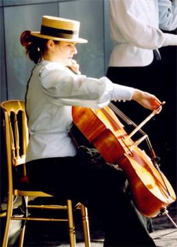 Claudia Sallagar / Lecturer, University of Music and Performing Arts Vienna, Austria / Cello Online Lesson