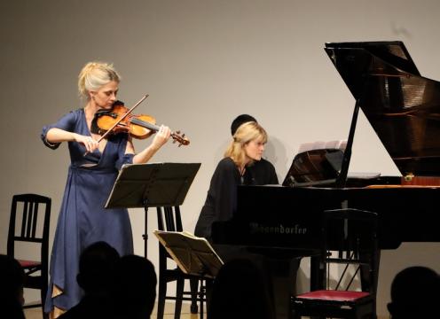  Virginie Buscail / Professor of the Conservatoire de Paris & Orchester Philharmonique de Radio France Commas / Violin Online Public Lessons