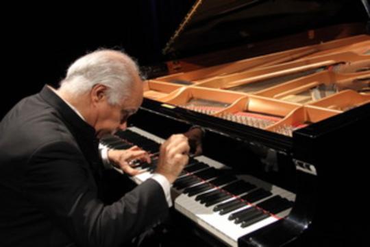  Pierre Reach / Professor at the Ecole Normale de Musique in France, Former Professor at the Paris Regional Conservatory & Former Professor at the Conservatory of Music in Catalonia, Spain / Online Piano Lessons