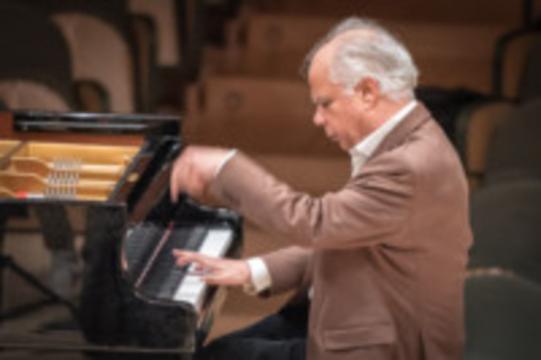  Pierre Reach / Professor at the Ecole Normale de Musique in France, Former Professor at the Paris Regional Conservatory & Former Professor at the Conservatory of Music in Catalonia, Spain / Online Piano Lessons