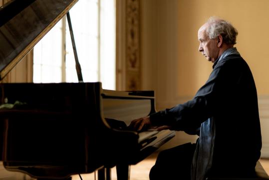 Adrian Cox / Professor of Amadeus International School & Former Professor of University of Music and Performing Arts Vienna / Piano Online Public Lessons