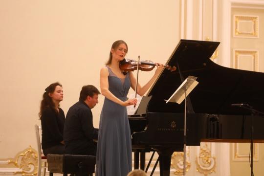 Henna Zenmler / Professor, University of Music and Arts, Vienna, Austria / Violin Online Lessons