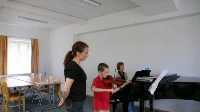 Snezana Kiss / Children's Education Specialist / Violin Lesson