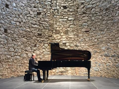 Vladislav Bronefetsky / Professor of the Conservatoire Nationale de Catalonia, Spain / Piano online lessons