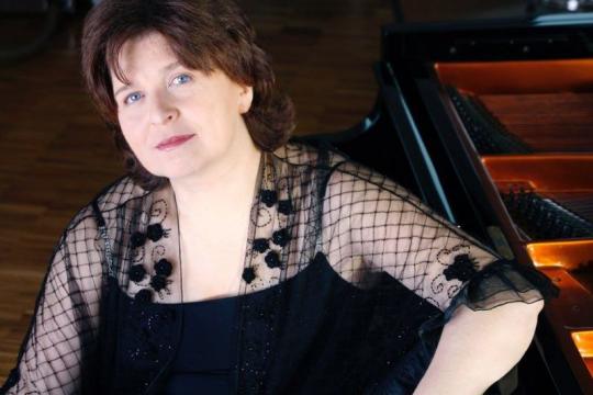 Dina Joffe / Frederick Chopin International Piano Competition Jury / Former Professor of Hamburg University of Music / Piano Online Public Lessons