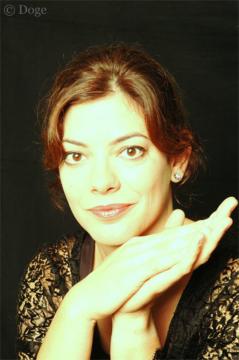 Dunja Robotti / Professor, Nuremberg University of Music, Germany / Piano accompaniment online public lesson (stringed instrument)