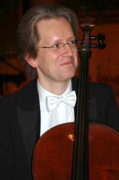 Oliver Wenholt / Deputy Chief of the Cologne Radio Orchestra / Cello Lesson