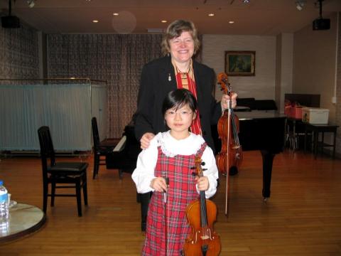 Barbara Stanzelite / Children's Education Instructions Author / Violin Lesson