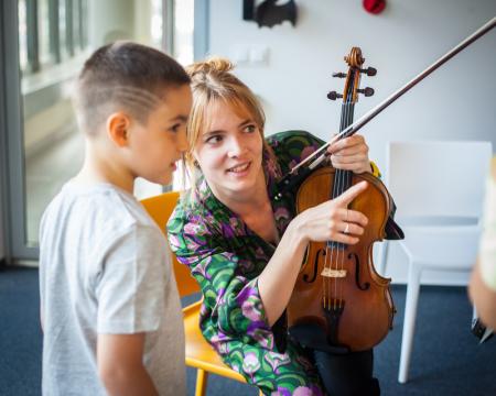 Violaine Desperou / France, active viola soloist / Viola public lesson (face-to-face)