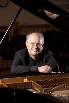 Julian Jacobson / Professor, Royal College of Music & Birmingham Conservatory / Online piano lessons