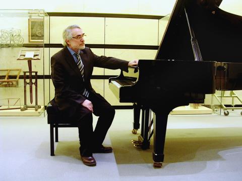 Alejandro Geberovich / Former Professor, Private University of Music and Arts, Vienna, Austria / Piano Online Public Lessons