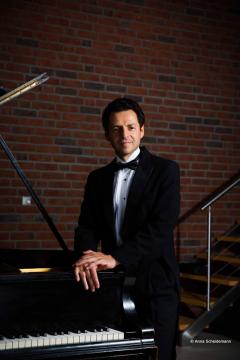 Roman Zaslavsky / Professor, University of Music and Performing Arts Vienna, Austria / Piano Online Lessons