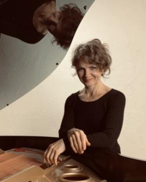 Larka Wagenhoiser / Professor, Trosingen University of Music, Germany / Piano Online Lessons