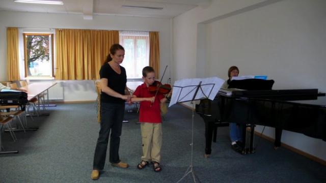 Snezana Kiss / Children's Education Specialist / Violin Lesson