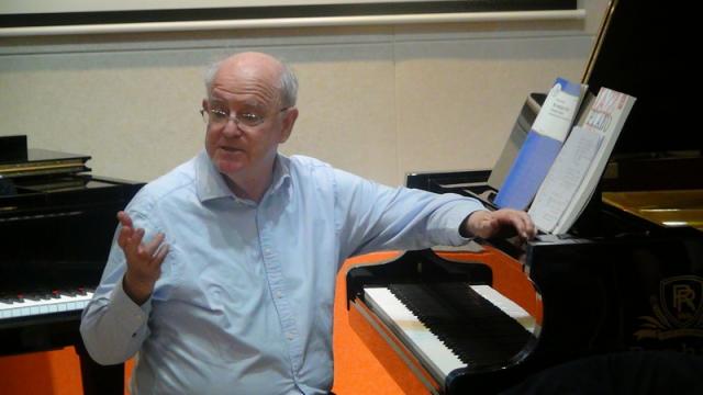 Julian Jacobson/Professor, Royal College of Music & Birmingham Conservatory/Open piano lesson (face-to-face)