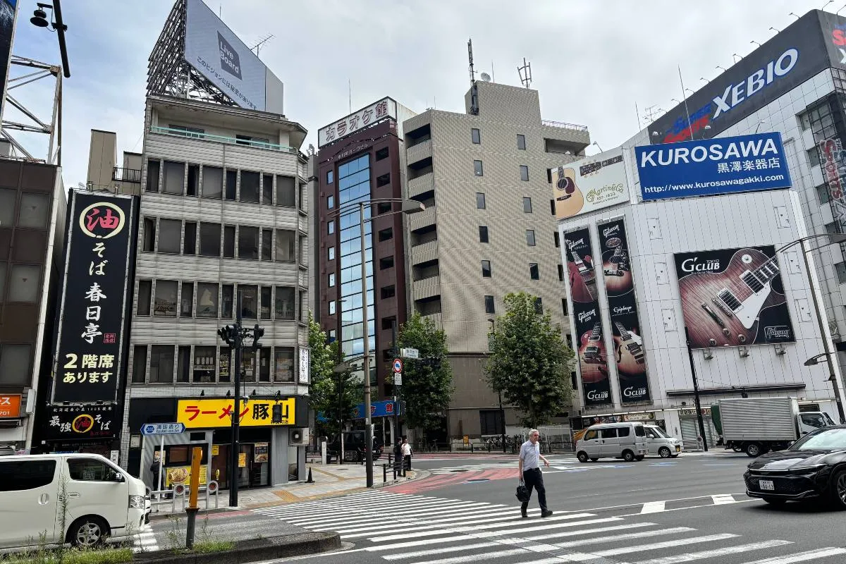 アンドビジョンが入居する神田駿河台ビルの外観